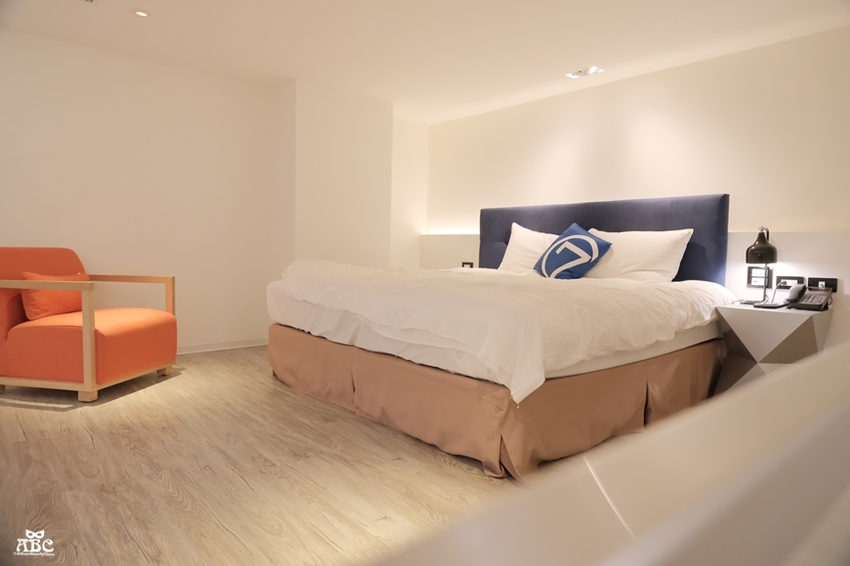 超大窗景的寬敞閣樓房！Hotel 7 福星旅店|台中住宿推薦
