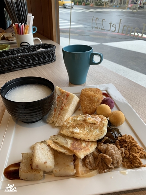 超大窗景的寬敞閣樓房！Hotel 7 福星旅店|台中住宿推薦