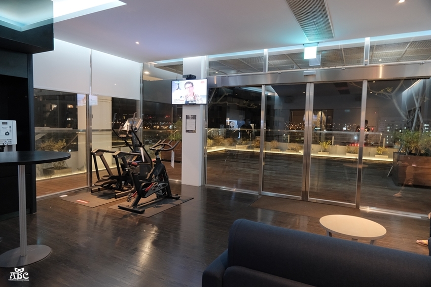 超大窗景的寬敞閣樓房！Hotel 7 福星旅店|台中住宿推薦