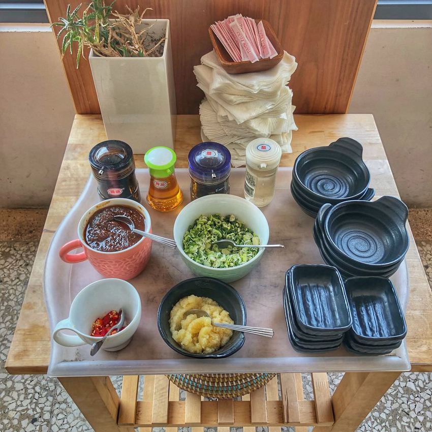 台南泰式料理【長鼻子泰式咖哩・南洋火鍋】茉莉香米/蝦餅/咖哩醬免費續 鄰近成大校區學生聚餐的好選擇 l 內文附新菜單 | 小白只饗ㄔ美食