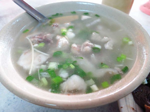 【三重新莊】大胖烏醋乾麵-美味的烏醋乾麵大骨湯