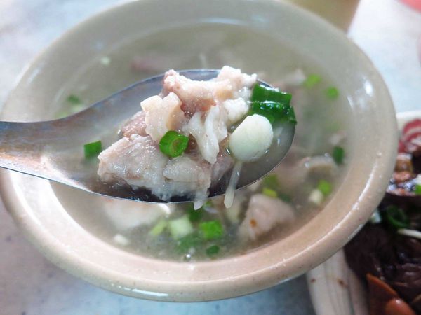 【三重新莊】大胖烏醋乾麵-美味的烏醋乾麵大骨湯