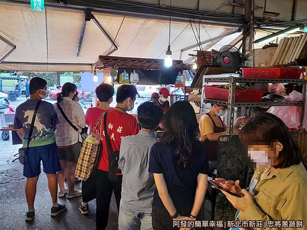 忠將蔥蔬餅08-排隊.jpg