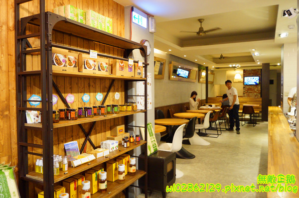 家咖哩(台南成大店)：【台南-東區】咖哩x有機+無毒食材...來自花蓮的美味...可續白飯及咖哩醬...南澳有機米/自助式/續杯半價/萬田有機豆花《家咖哩(台南成大店)》