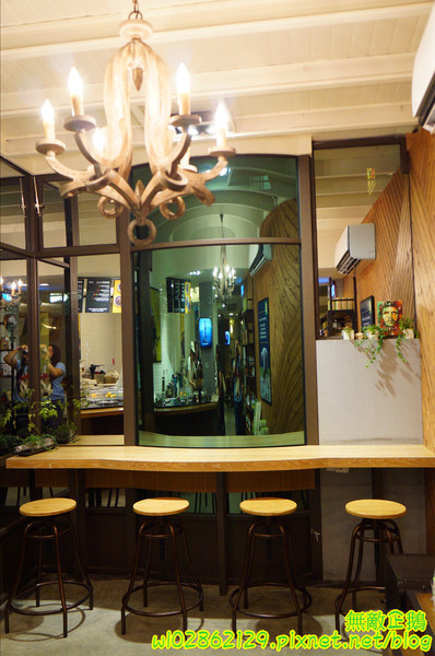 家咖哩(台南成大店)：【台南-東區】咖哩x有機+無毒食材...來自花蓮的美味...可續白飯及咖哩醬...南澳有機米/自助式/續杯半價/萬田有機豆花《家咖哩(台南成大店)》