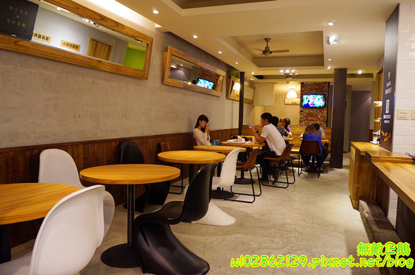 家咖哩(台南成大店)：【台南-東區】咖哩x有機+無毒食材...來自花蓮的美味...可續白飯及咖哩醬...南澳有機米/自助式/續杯半價/萬田有機豆花《家咖哩(台南成大店)》