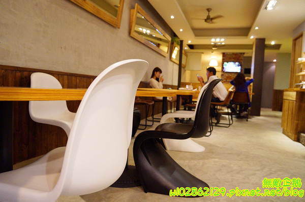 家咖哩(台南成大店)：【台南-東區】咖哩x有機+無毒食材...來自花蓮的美味...可續白飯及咖哩醬...南澳有機米/自助式/續杯半價/萬田有機豆花《家咖哩(台南成大店)》