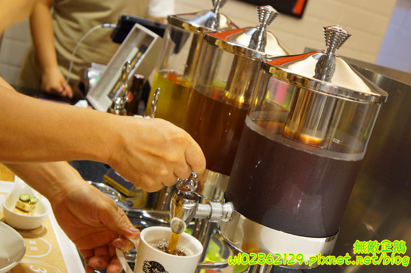 家咖哩(台南成大店)：【台南-東區】咖哩x有機+無毒食材...來自花蓮的美味...可續白飯及咖哩醬...南澳有機米/自助式/續杯半價/萬田有機豆花《家咖哩(台南成大店)》