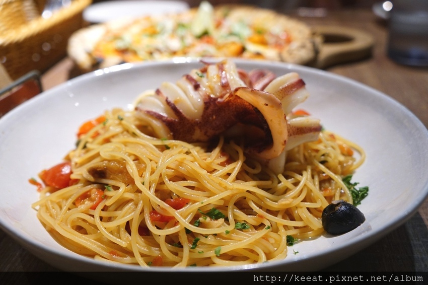 透抽躺在煙花女上麵