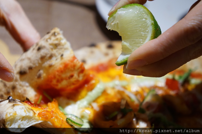 酪梨辣味海鮮披薩