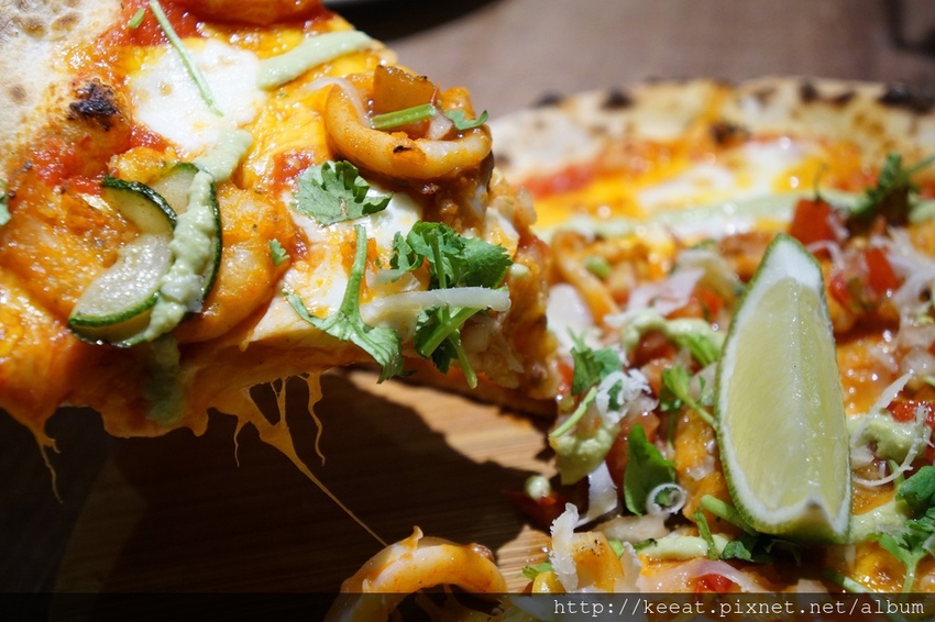 酪梨辣味海鮮披薩