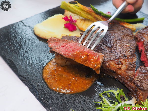 T.R kitchen義式廚房: T.R Kitchen義法私廚料理,北屯美食聚餐推薦,在地食材融入義法料理,桂丁雞軟嫩、肋眼牛肉汁香甜~