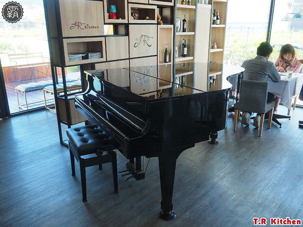 T.R kitchen義式廚房: T.R Kitchen義法私廚料理,北屯美食聚餐推薦,在地食材融入義法料理,桂丁雞軟嫩、肋眼牛肉汁香甜~