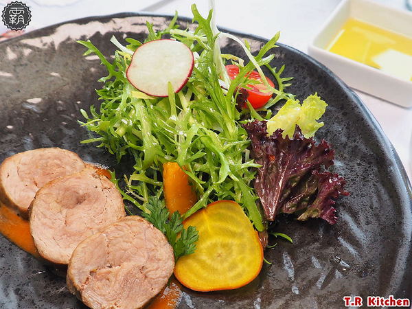 T.R kitchen義式廚房: T.R Kitchen義法私廚料理,北屯美食聚餐推薦,在地食材融入義法料理,桂丁雞軟嫩、肋眼牛肉汁香甜~