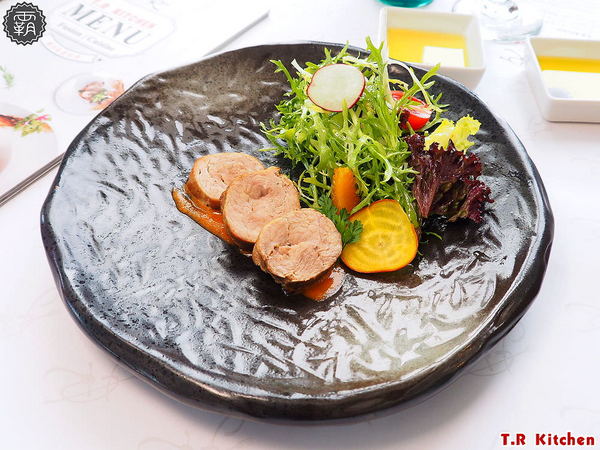 T.R kitchen義式廚房: T.R Kitchen義法私廚料理,北屯美食聚餐推薦,在地食材融入義法料理,桂丁雞軟嫩、肋眼牛肉汁香甜~