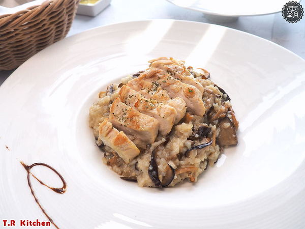 T.R kitchen義式廚房: T.R Kitchen義法私廚料理,北屯美食聚餐推薦,在地食材融入義法料理,桂丁雞軟嫩、肋眼牛肉汁香甜~