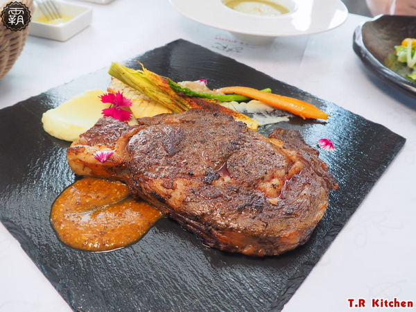 T.R kitchen義式廚房: T.R Kitchen義法私廚料理,北屯美食聚餐推薦,在地食材融入義法料理,桂丁雞軟嫩、肋眼牛肉汁香甜~