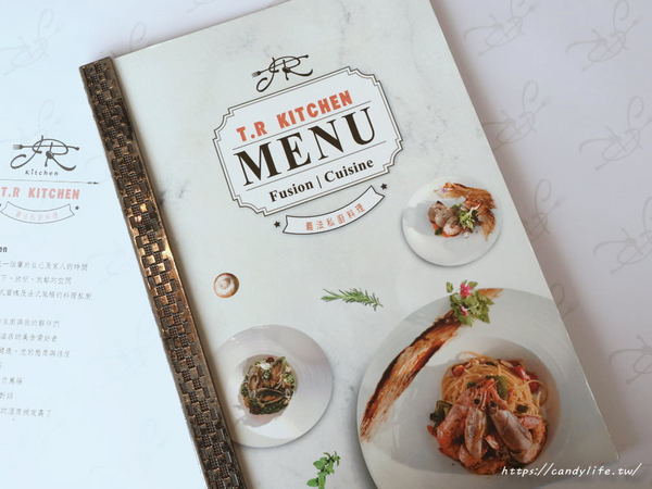 T.R kitchen義式廚房:台中美食│T.R Kitchen〃大坑義法料理推薦!!波士頓活龍蝦入料,用料實在,裝潢氣派,台中約會首選餐廳~