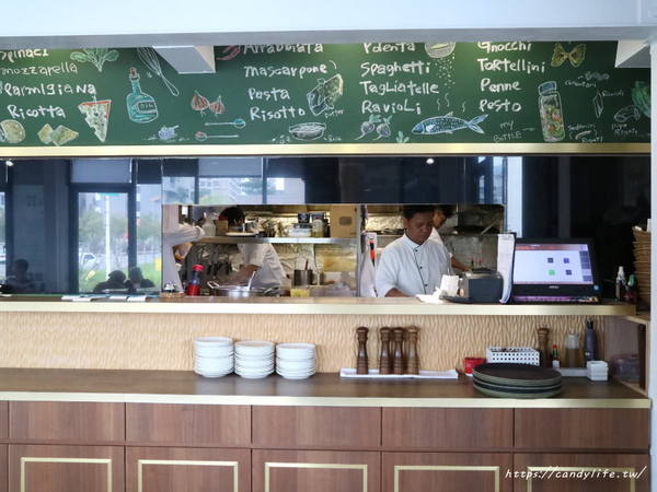 T.R kitchen義式廚房:台中美食│T.R Kitchen〃大坑義法料理推薦!!波士頓活龍蝦入料,用料實在,裝潢氣派,台中約會首選餐廳~