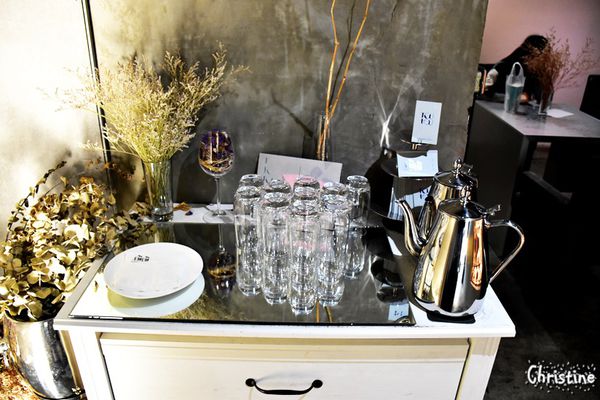 【台中。美食】西區 / 偷偷,繽紛點綴的彩虹蛋糕,夢幻下午茶,手作甜點,ig熱門打卡地標