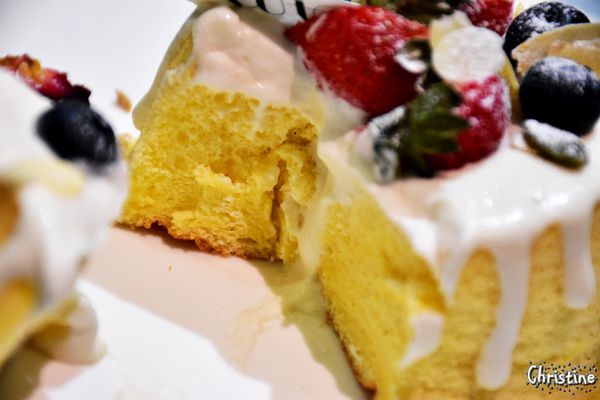 【台中。美食】西區 / 偷偷,繽紛點綴的彩虹蛋糕,夢幻下午茶,手作甜點,ig熱門打卡地標