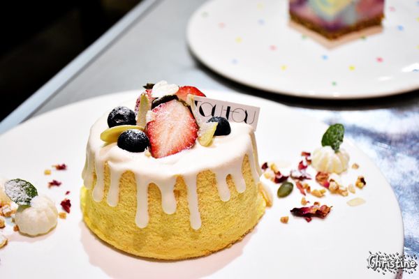 【台中。美食】西區 / 偷偷,繽紛點綴的彩虹蛋糕,夢幻下午茶,手作甜點,ig熱門打卡地標