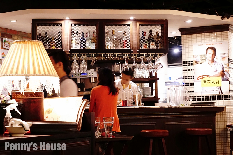 台北東區 . JAPOLI義大利餐酒館 - 拿坡里風味披薩,美味肉醬義大利麵 SOGO週邊美食 (忠孝復興捷運站/附菜單)