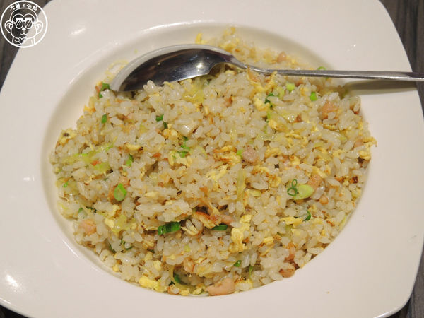 寶達港式餐廳：呷飽祙【台中西屯･寶達港式餐廳】脆皮吊燒雞實在一絕啊