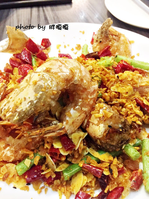 【台中 西屯】寶達港式茶餐廳~~平價美味，有著黯然銷魂冰火波蘿油、無敵脆皮燒雞~~保證一吃成主顧