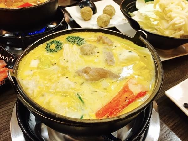 珍杏擱牛奶鍋物:(台南。北區)『珍杏擱』2018新增菜色『南瓜牛奶鍋』。『泰式酸辣牛奶鍋』,台南人的牛奶鍋愛店。來自綠光牧場,帶著濃濃奶香的『珍杏擱牛奶鍋物』