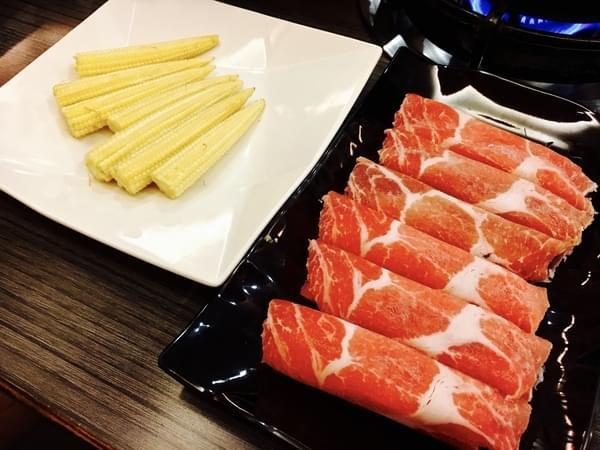 珍杏擱牛奶鍋物:(台南。北區)『珍杏擱』2018新增菜色『南瓜牛奶鍋』。『泰式酸辣牛奶鍋』,台南人的牛奶鍋愛店。來自綠光牧場,帶著濃濃奶香的『珍杏擱牛奶鍋物』