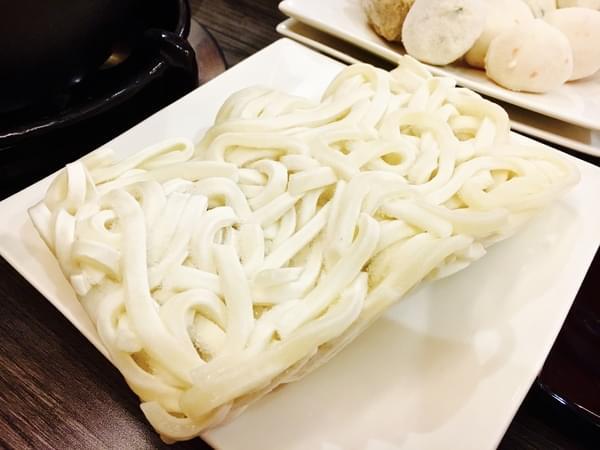 珍杏擱牛奶鍋物:(台南。北區)『珍杏擱』2018新增菜色『南瓜牛奶鍋』。『泰式酸辣牛奶鍋』,台南人的牛奶鍋愛店。來自綠光牧場,帶著濃濃奶香的『珍杏擱牛奶鍋物』