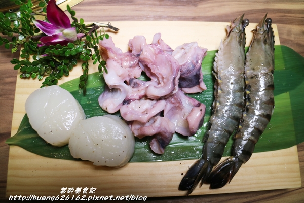 約客頂級燒肉：【台北大安區】這是我目前為止吃過最好吃燒肉店『約客頂級燒肉』必點鮮切牛肋條、上選牛小排、海鮮綜合盤~