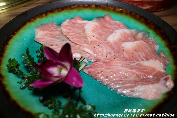 約客頂級燒肉：【台北大安區】這是我目前為止吃過最好吃燒肉店『約客頂級燒肉』必點鮮切牛肋條、上選牛小排、海鮮綜合盤~