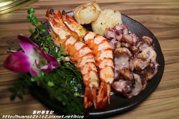 約客頂級燒肉：【台北大安區】這是我目前為止吃過最好吃燒肉店『約客頂級燒肉』必點鮮切牛肋條、上選牛小排、海鮮綜合盤~