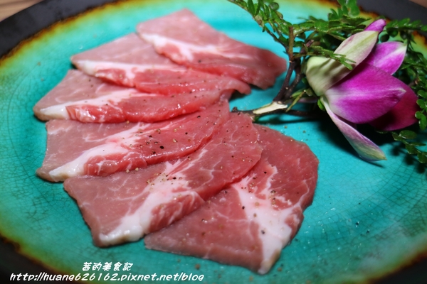 約客頂級燒肉：【台北大安區】這是我目前為止吃過最好吃燒肉店『約客頂級燒肉』必點鮮切牛肋條、上選牛小排、海鮮綜合盤~