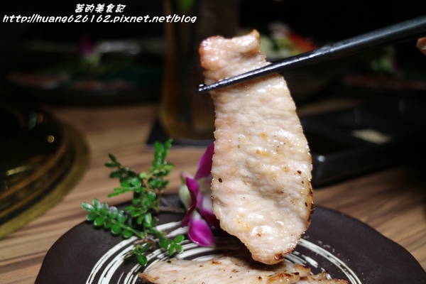 約客頂級燒肉：【台北大安區】這是我目前為止吃過最好吃燒肉店『約客頂級燒肉』必點鮮切牛肋條、上選牛小排、海鮮綜合盤~