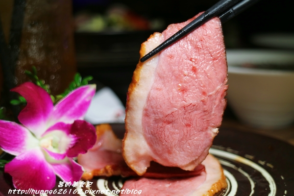 約客頂級燒肉：【台北大安區】這是我目前為止吃過最好吃燒肉店『約客頂級燒肉』必點鮮切牛肋條、上選牛小排、海鮮綜合盤~