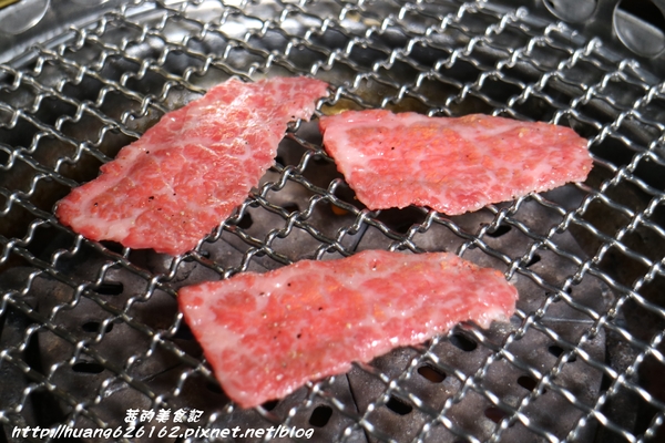 約客頂級燒肉：【台北大安區】這是我目前為止吃過最好吃燒肉店『約客頂級燒肉』必點鮮切牛肋條、上選牛小排、海鮮綜合盤~
