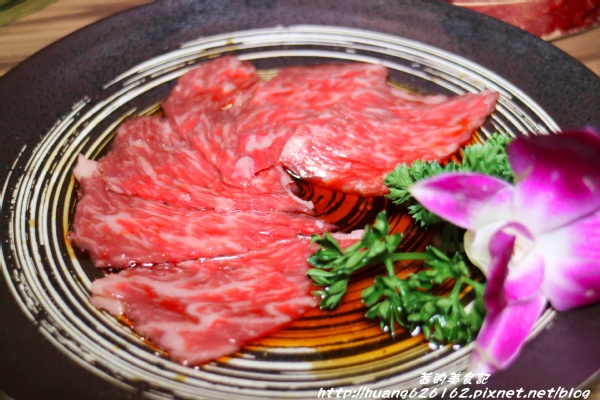 約客頂級燒肉：【台北大安區】這是我目前為止吃過最好吃燒肉店『約客頂級燒肉』必點鮮切牛肋條、上選牛小排、海鮮綜合盤~