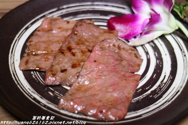 約客頂級燒肉：【台北大安區】這是我目前為止吃過最好吃燒肉店『約客頂級燒肉』必點鮮切牛肋條、上選牛小排、海鮮綜合盤~