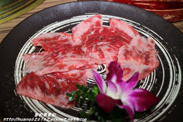 約客頂級燒肉：【台北大安區】這是我目前為止吃過最好吃燒肉店『約客頂級燒肉』必點鮮切牛肋條、上選牛小排、海鮮綜合盤~