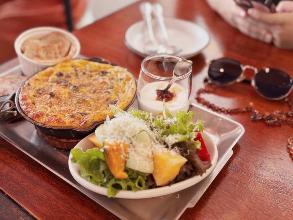 雲林美食推薦！斗六隱藏版蔬食 著迷食間，復古簡約鄉村風與療癒系菜單。