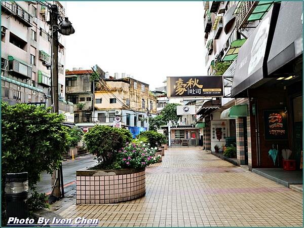 《中原大學早午餐》煎漢堡排吐司  炸漢堡排吐司  野獸三明治