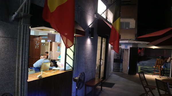 Waffle Please 比利時列日鬆餅專賣店(大安店)：【台北下午茶】Waffle Please 比利時列日鬆餅@捷運科技大樓站