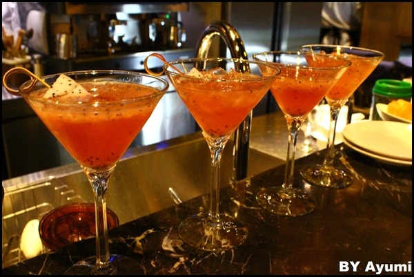 西班牙傳統海鮮料理餐廳 PURO PURO：[食記]西班牙傳統海鮮料理餐廳PURO PURO-跨界開設，並與日本西班牙料理名廚小西由企夫領軍的El Poniente集團合作