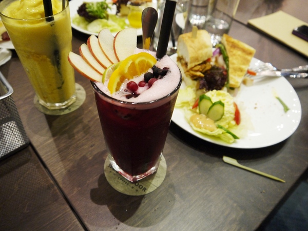 木門咖啡Wooden Door：[台中南屯區]木門咖啡-Wooden Door，三、五好友聊天，放鬆心情的好去處