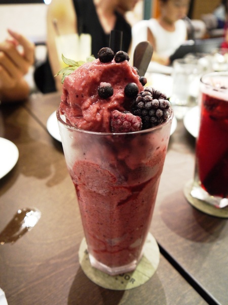 木門咖啡Wooden Door：[台中南屯區]木門咖啡-Wooden Door，三、五好友聊天，放鬆心情的好去處