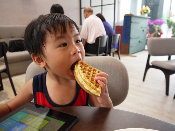 木門咖啡Wooden Door：[台中南屯區]木門咖啡-Wooden Door，三、五好友聊天，放鬆心情的好去處