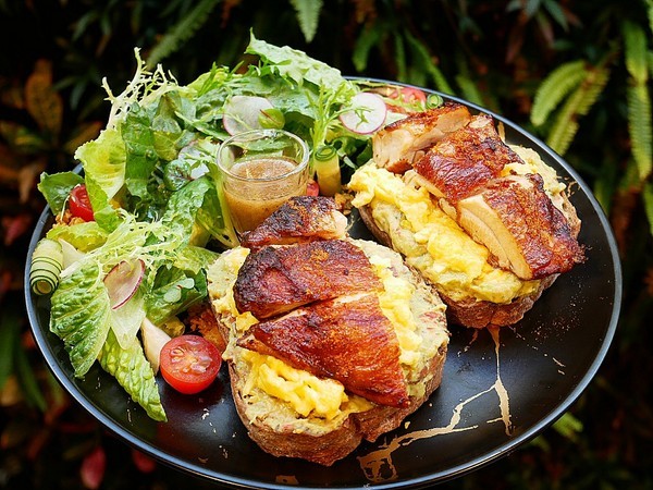 木門咖啡Wooden Door:木門咖啡Wooden Door-台中南屯區超美咖啡館 每個角落都好拍 餐點兼具外型和風味 和姊妹的下午茶首推這家